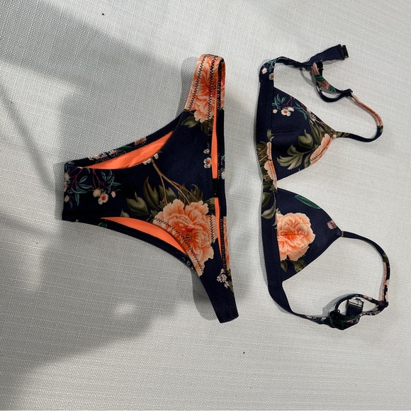 New Triangl Swimwear Delilah Bikini Bottom Only XS 2 pc Neoprene SWIM - Picture 5 of 5